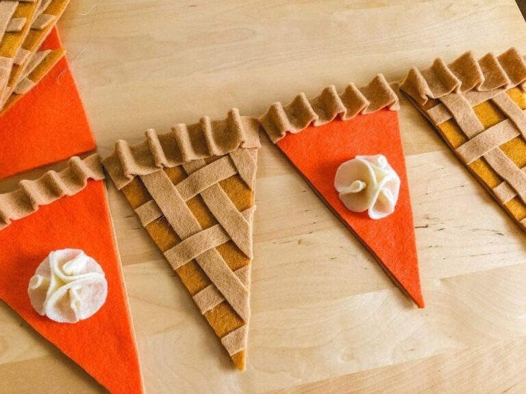 Kids Craft Class: Thanksgiving Pie Felt Banner (5:00 pm – 6:30 pm)